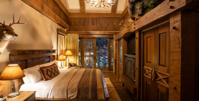 Cozy hunting lodge vibe at Big Cypress Lodge inside Bass Pro Shops at the Pyramid in Memphis TN