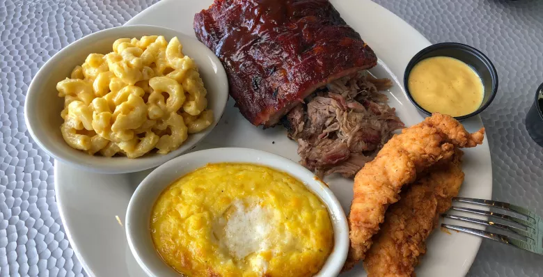 The Sampler plate at Calhoun's Fort Loudon Marina, Loudon TN