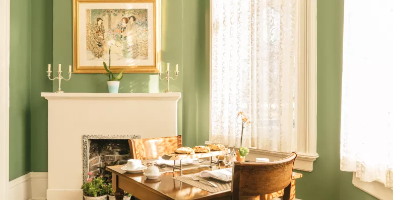 Breakfast nook at James Lee House in Memphis TN