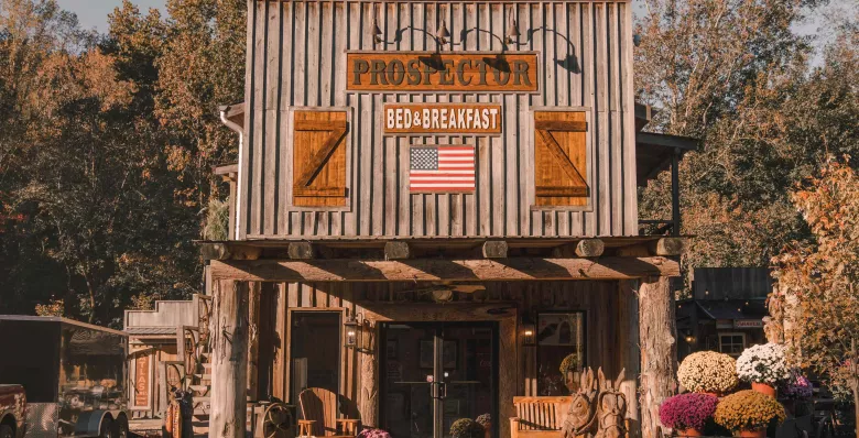 The Prospector Bed &amp; Breakfast at The Outpost in Savannah TN