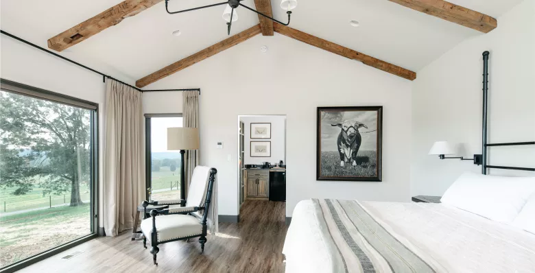 Luxury nature resort Windy Hill Farm in Loudon TN